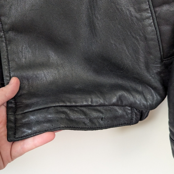 Vintage Black Leather Bomber Jacket - Picture 7 of 16